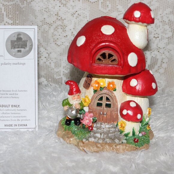 Cracker Barrel Other - Cracker Barrel lighted fairy mushroom house NIB works great